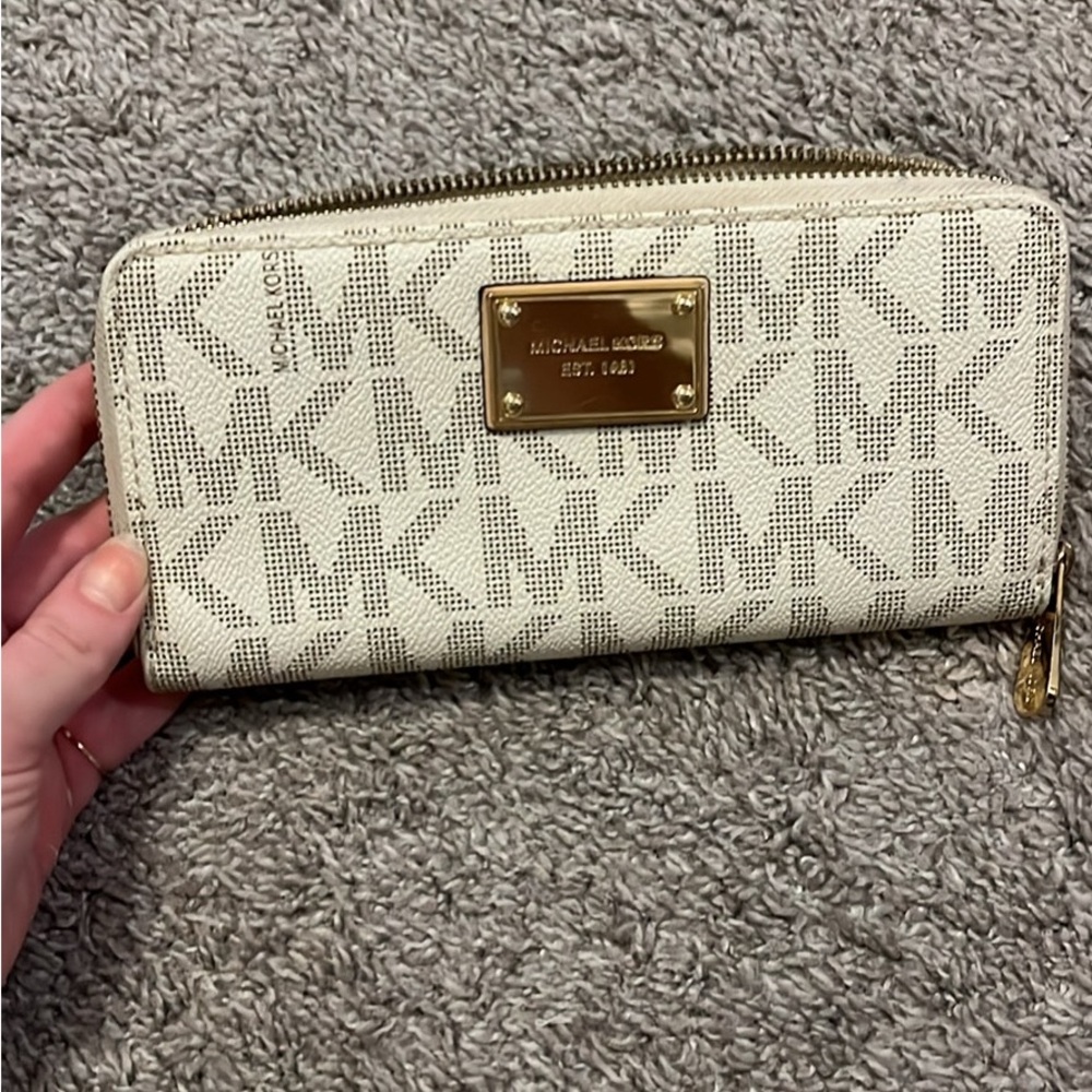 Micheal Kors wallet/clutch